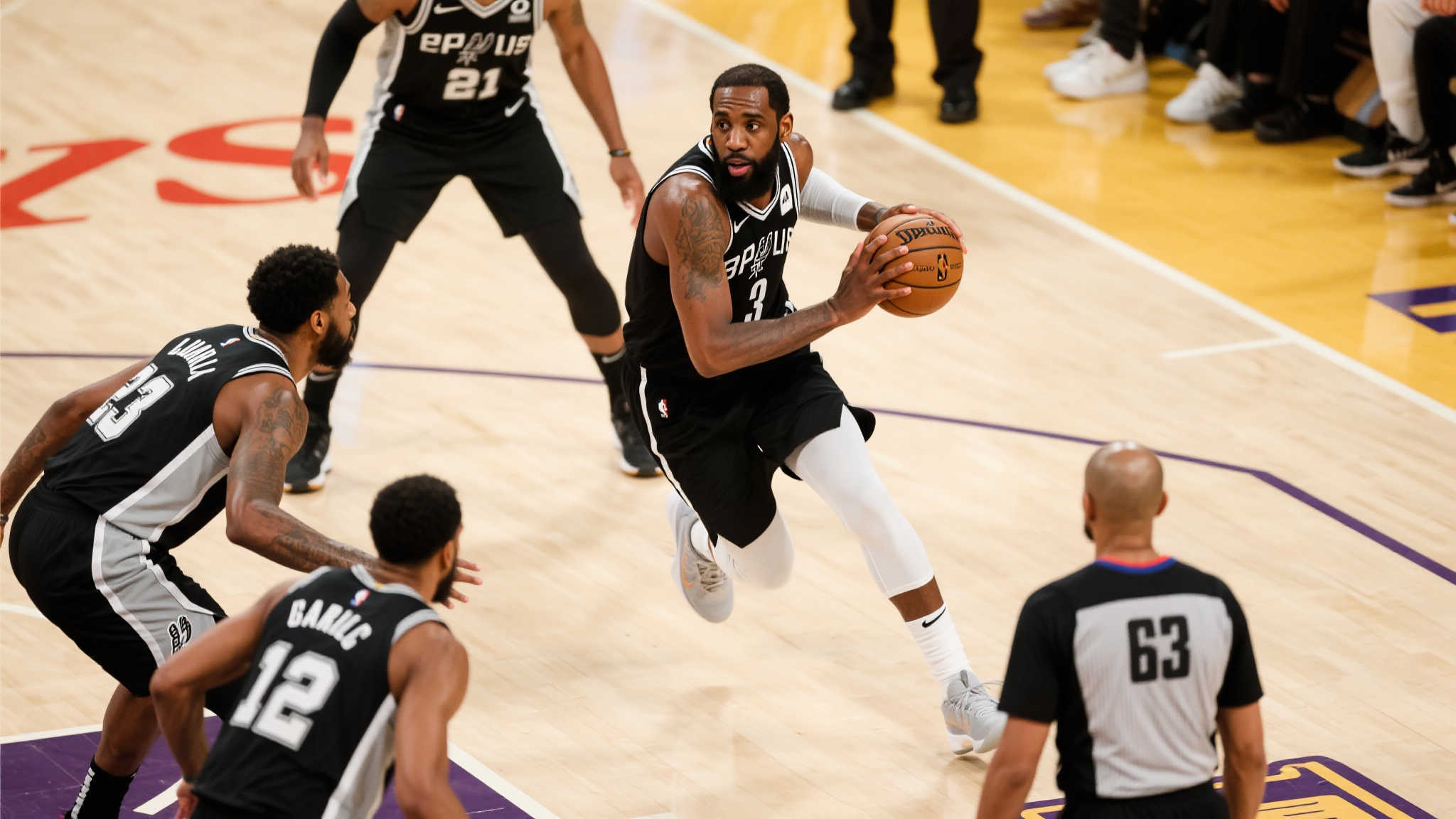 相比之下 相比之下